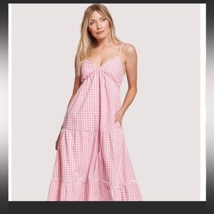 New Lost+Wander Lets Go On A Date
Smocked Gingham Tiered Maxi Sun Dress SM, MD